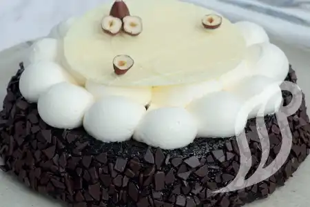 Brownie de Avelã com Creme Tipo Panacota Brownie de Avelã com Creme Tipo Panacota