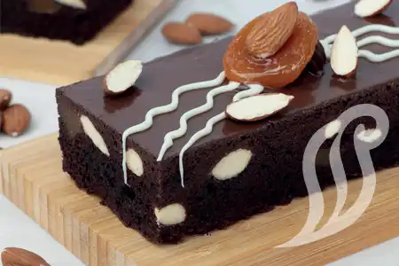 Brownie com Damasco e Amêndoas Brownie com Damasco e Amêndoas