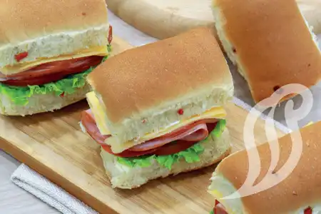 Lanche Bisnaguinha de Cenoura Lanche Bisnaguinha de Cenoura