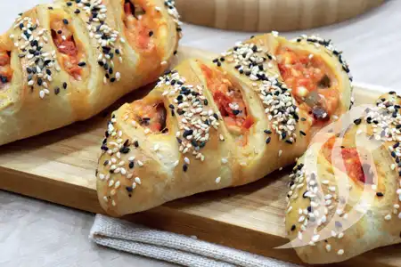 Pão de Mandioquinha com Queijo e Tomate Seco Pão de Mandioquinha com Queijo e Tomate Seco