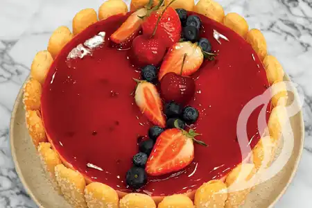 Torta Charlotte de Frutas Vermelhas Torta Charlotte de Frutas Vermelhas