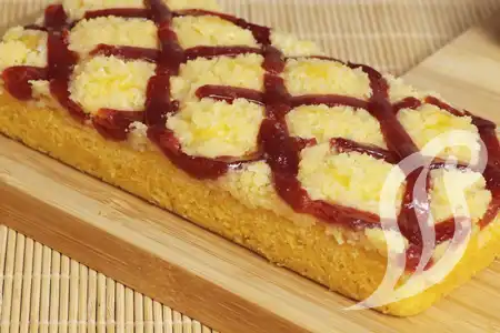 Cuca de Fubá com Ricota e Goiabada Cuca de Fubá com Ricota e Goiabada