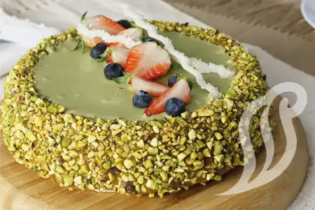 Cake Pistache com Frutas Vermelhas Cake Pistache com Frutas Vermelhas